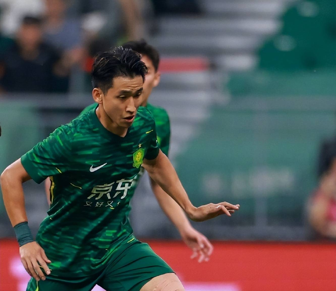 爱游戏官方入口-上海久事训练开放日，清晨绝杀压哨引欢呼，中超在即，资深球员宣示担当-爱游戏官方入口