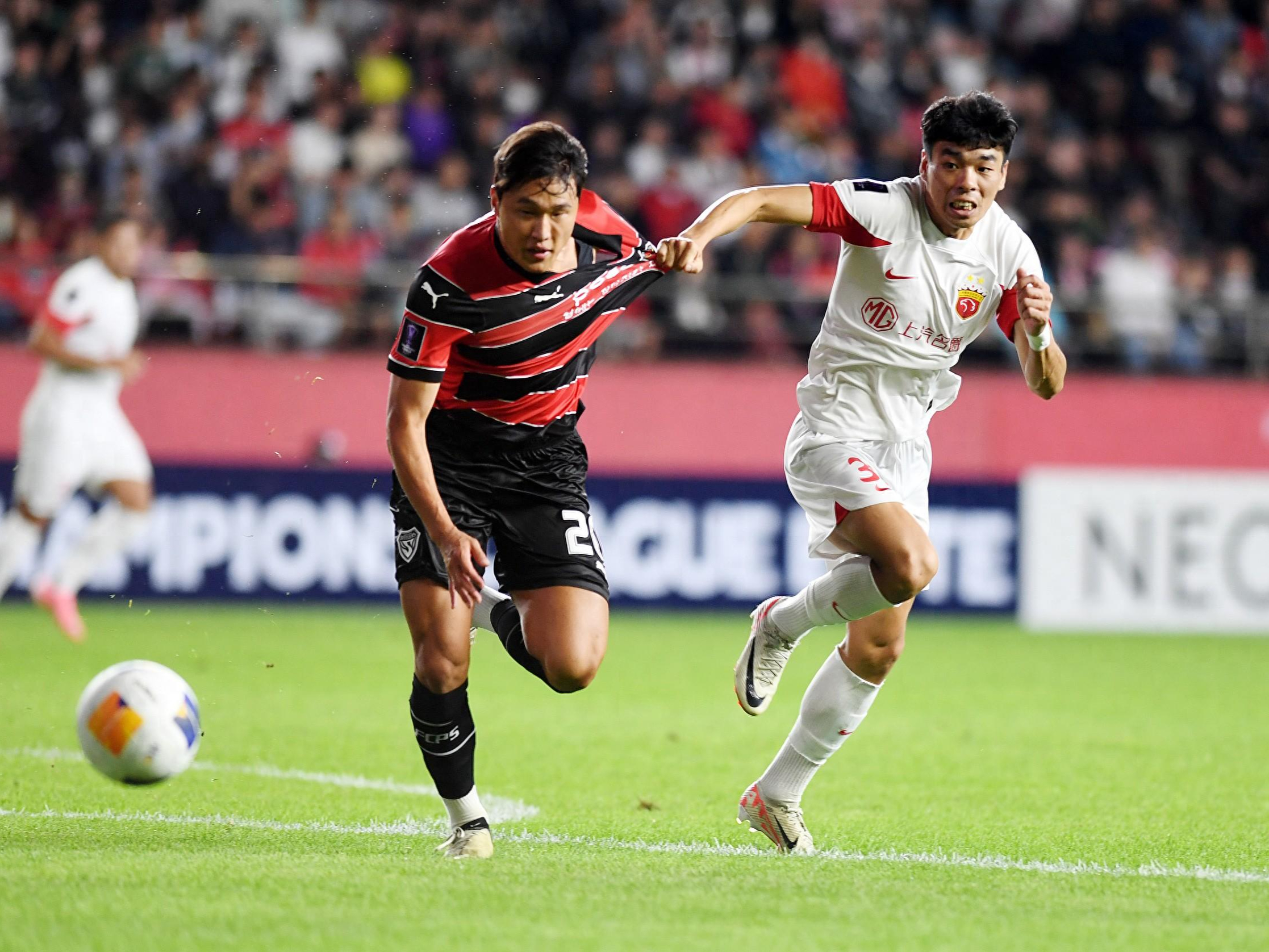 西甲赛程吃紧,上海海港冲刺阶段手感冰凉,悬念犹存,阵容厚度经受考验 西甲赛程吃紧,上海海港冲刺阶段手感冰凉,悬念犹存,阵容厚度经受考验